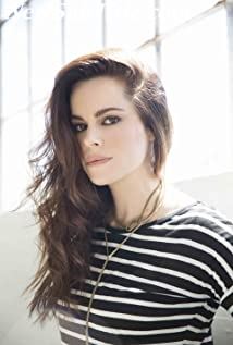 بیوگرافی Emily Hampshire